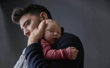 Beneficios del contacto físico y las caricias en el bebé Beneficios del contacto físico y las caricias en el bebé