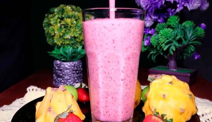 Jugo de pitahaya con fresas