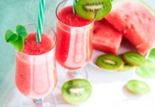 Jugo de sandía con kiwi en agua de coco Jugo de sandía con kiwi en agua de coco