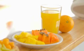 Jugo tropical de papaya y mango Jugo tropical de papaya y mango