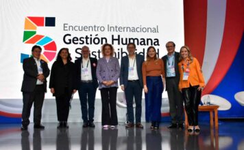 Con éxito culmino el quinto encuentro internacional gestión humana y sostenibilidad en Bogotá Panel: Gobernanza, límites y desarrollo humano: Humberto Enrique Rodríguez Cobo, Mariajosé Quiceno Suárez, Rodrigo Alonso Torres Ayala, María Paula Duque, Ximena Duque Alzate y Natalia Guerra.