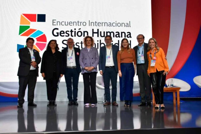 Panel: Gobernanza, límites y desarrollo humano: Humberto Enrique Rodríguez Cobo, Mariajosé Quiceno Suárez, Rodrigo Alonso Torres Ayala, María Paula Duque, Ximena Duque Alzate y Natalia Guerra.