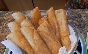 Tacos dorados de papa Tacos dorados de papa